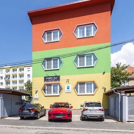 Cozy Apartment Near Hockey & Football Arena Pressburg Exterior foto