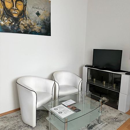 Cozy Apartment Near Hockey & Football Arena Pressburg Exterior foto