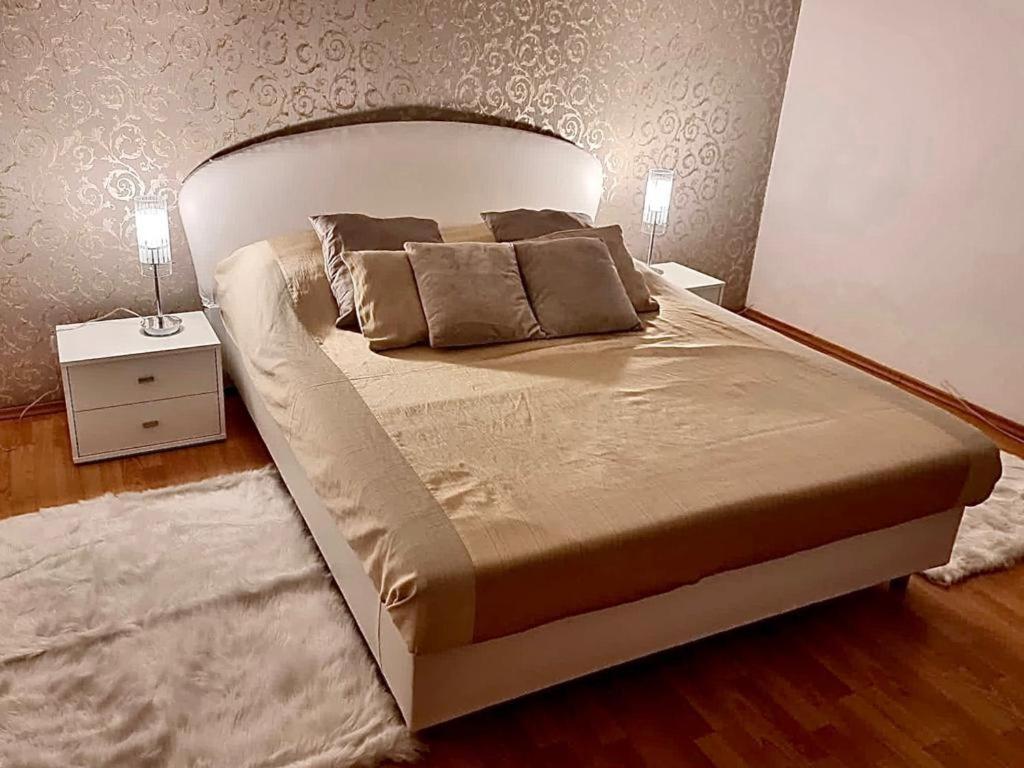 Cozy Apartment Near Hockey & Football Arena Pressburg Exterior foto